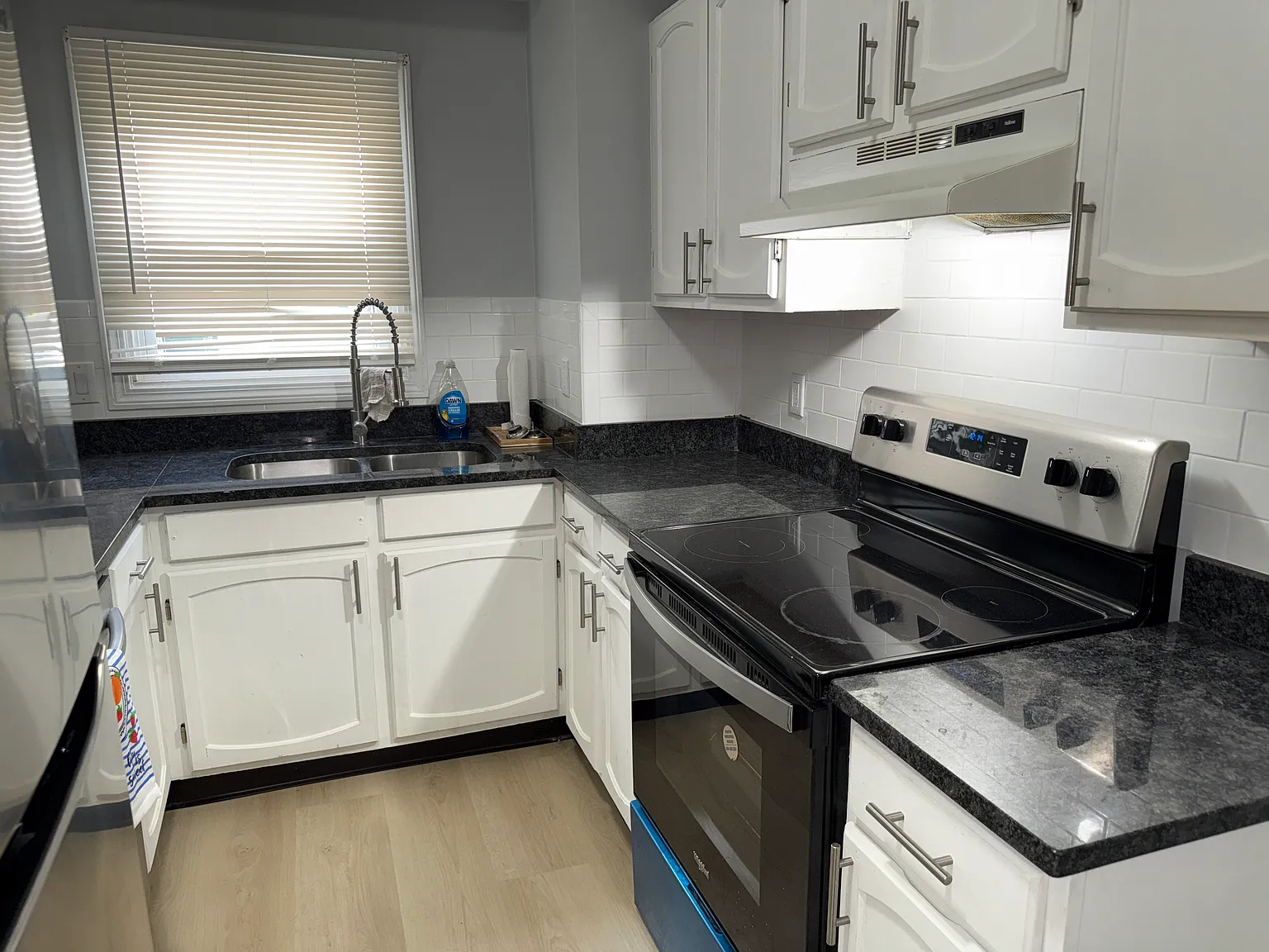 2 bed, 1.5 bath, 1096 sqft, $1,950 — Photo 2