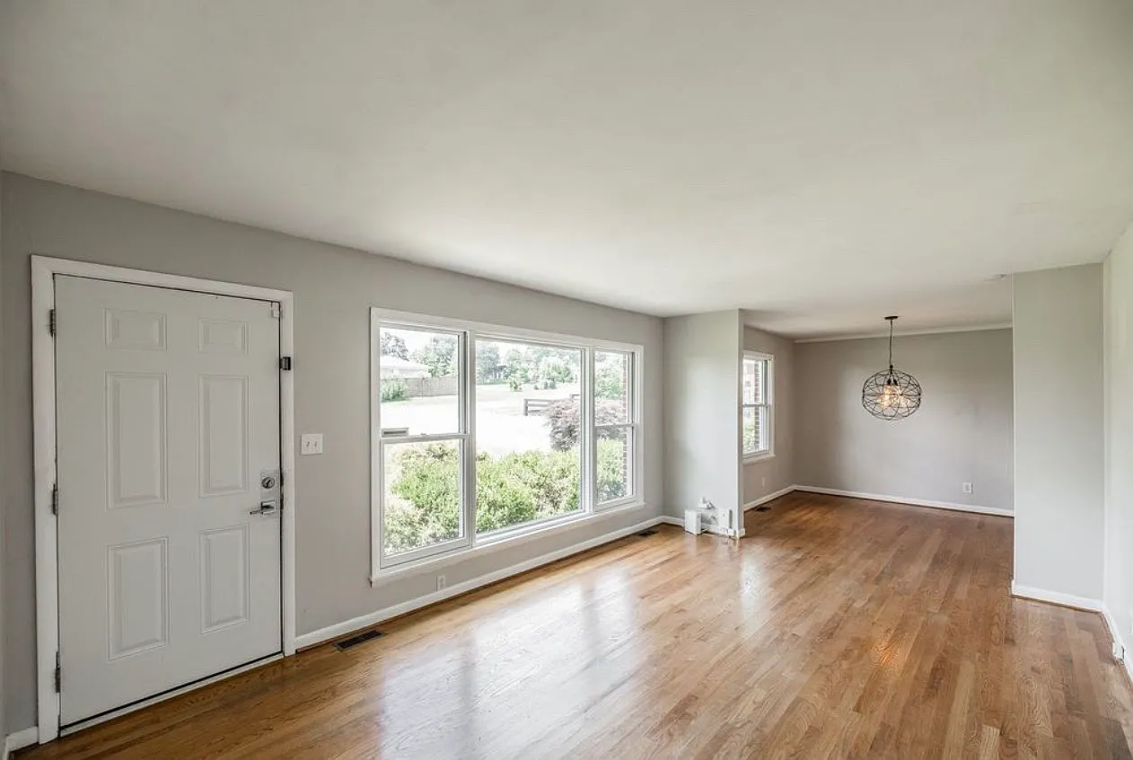 3 bed, 1.5 bath, 1400 sqft, $3,100 — Photo 3