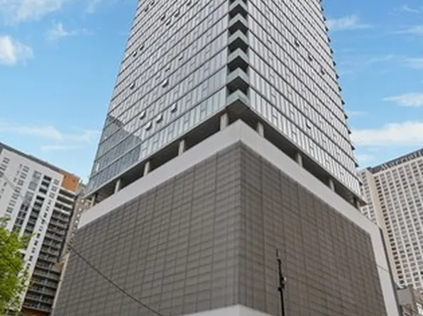 550 N Saint Clair St APT 2002, Chicago, IL 60611
