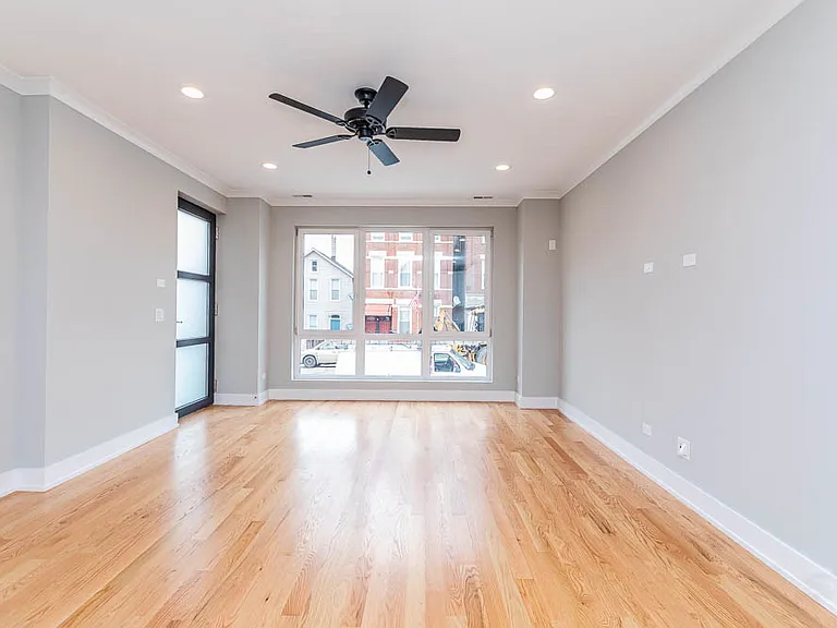 2307 W 19th St #3 — Photo 6
