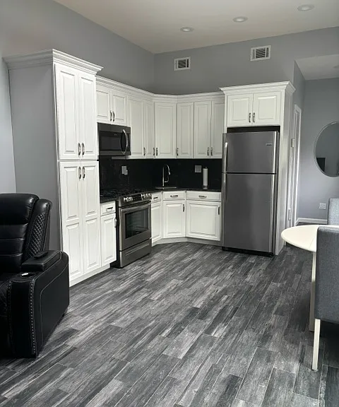 385 Vineland Ave — Photo 3