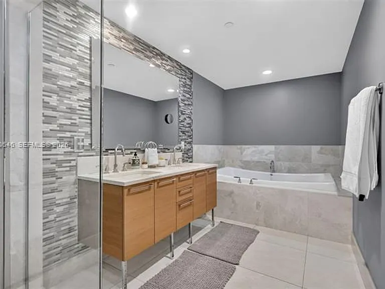 17001 Collins Ave #CU-3402 — Photo 28