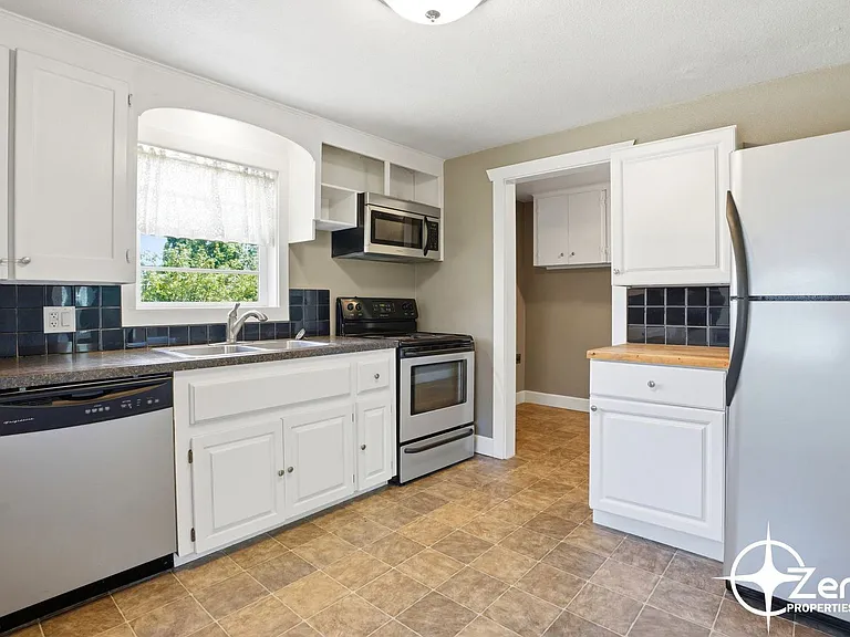 1818 W 22nd St — Photo 18