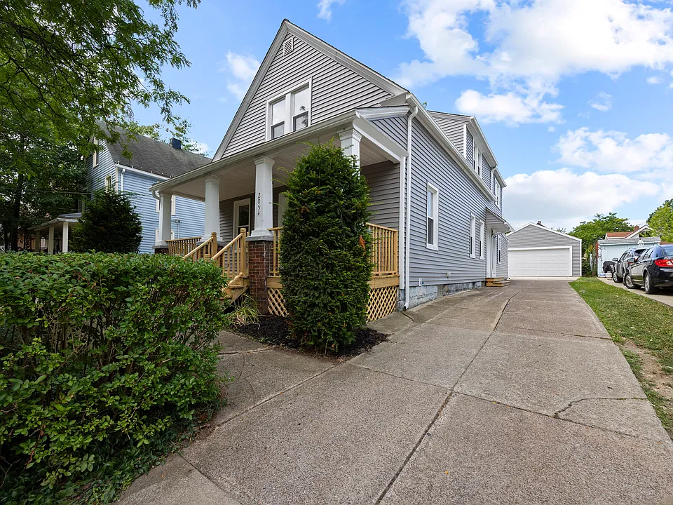 2054 Magee St #UP