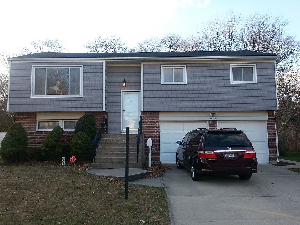 1st image of 917 E 2nd St