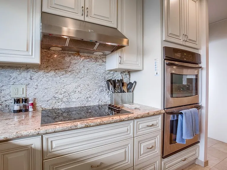 8302 Prestwick Dr — Photo 33
