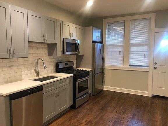 3rd image of 4338 N Milwaukee Ave #3N