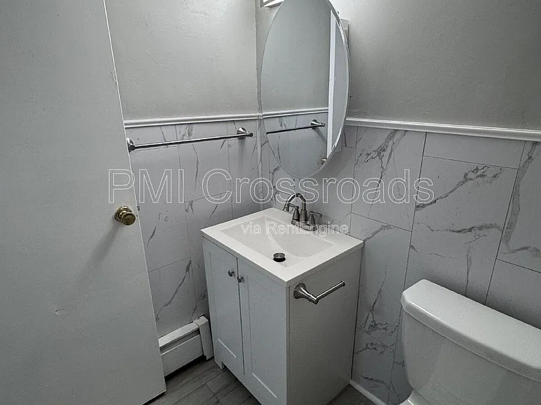 2323 Newton St #1 — Photo 8