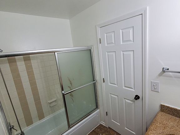 5th image of 400 Bayside Dr Unit 6