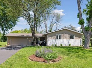 1476 Scenic View Dr, Chaska, MN 55318