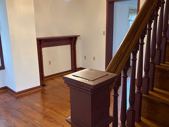 4th image of 224 N Railroad Ave