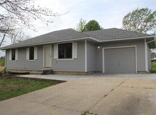 320 Kellogg Ln, Auburn, KS 66402