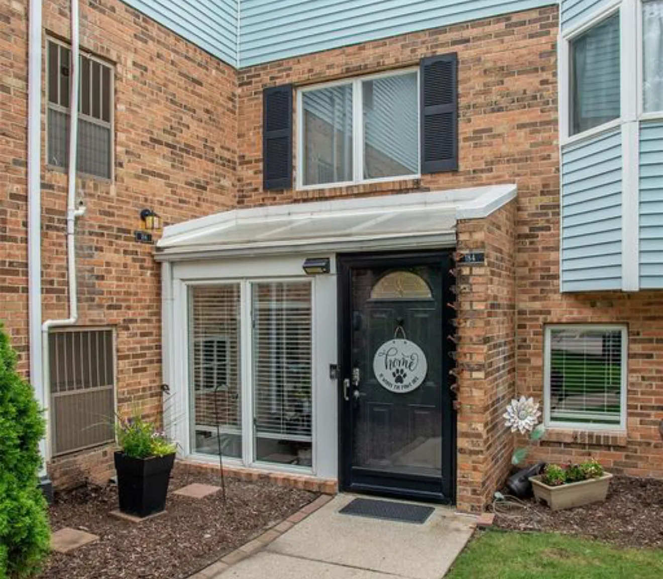 2 bed, 1009 sqft, $1,950 — Photo 1