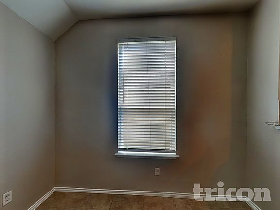 4th image of 10355 Dunlap