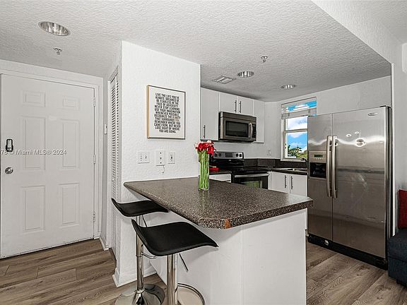 5th image of 7326 Collins Ave APT 307