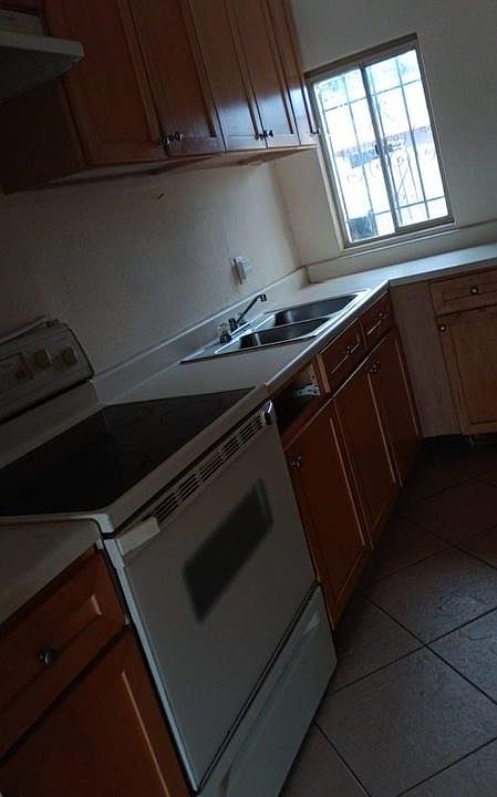 2nd image of 1513 Avenue O APT B