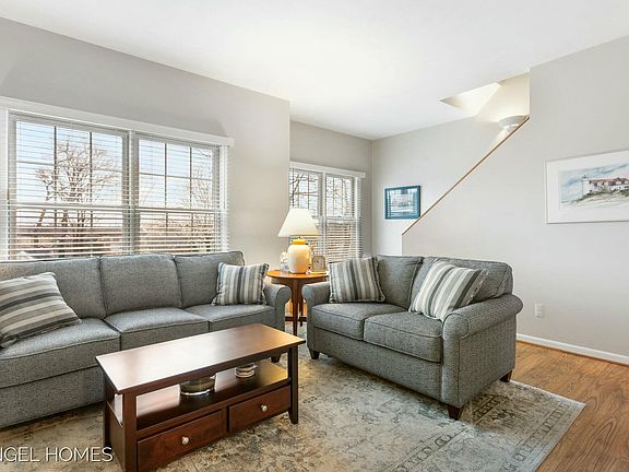 4th image of 140 Clinton Ave