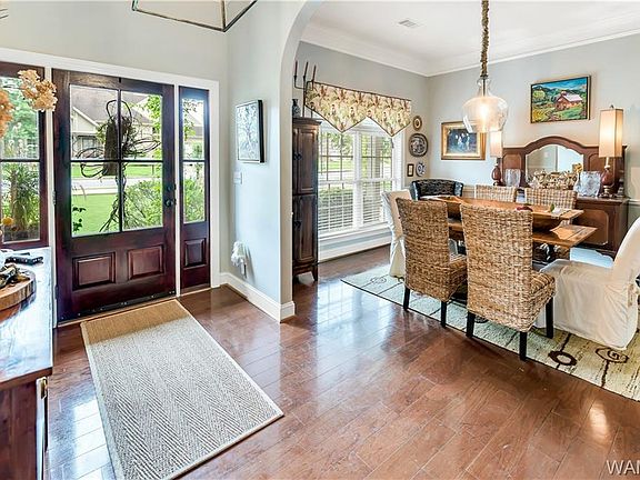 5th image of 4574 Royale Dr