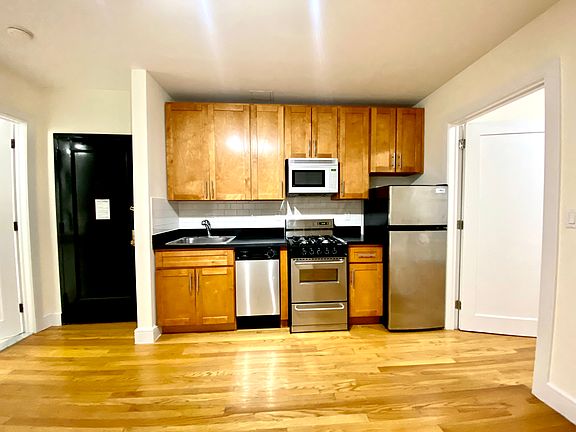 3rd image of 230 E 80th St APT 3D