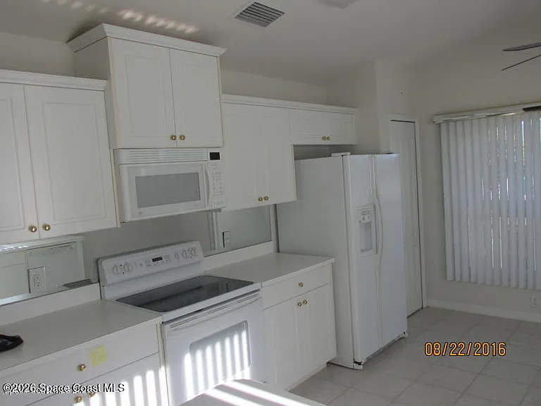 1610 Lago Mar Dr — Photo 7