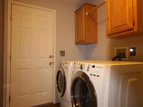 5th image of 700 Oakwood Dr