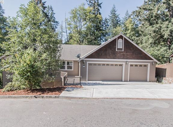 5th image of 2321 NE Brookview Dr