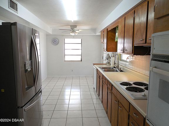 4th image of 79 Jamestown Dr
