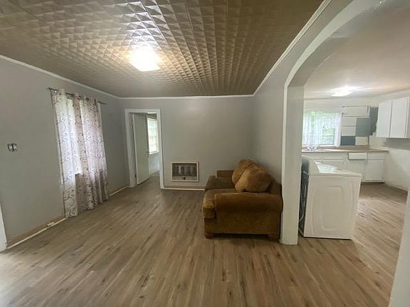 5th image of 504 N College St