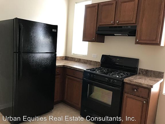 2nd image of 1811 N Lotus Ave #2