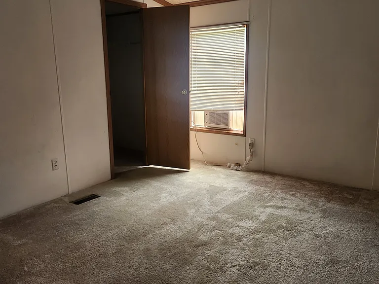 124 Phillips St — Photo 5