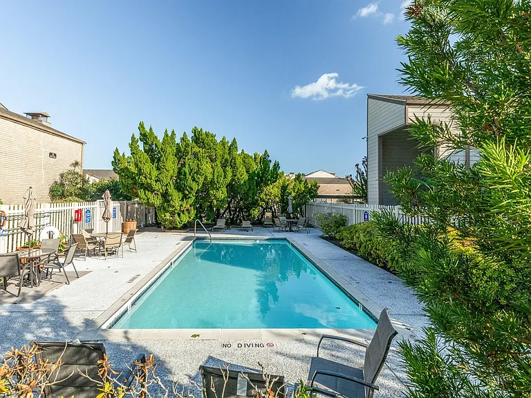 7098 N Holiday Dr — Photo 21