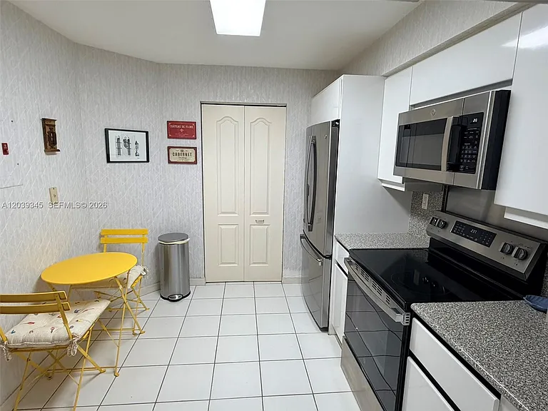 5757 Collins Ave #702 — Photo 35
