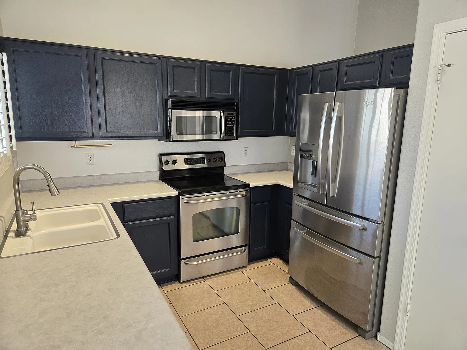 3 bed, 1107 sqft, $1,950 — Photo 2