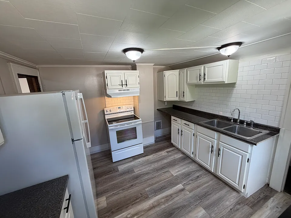 9 Bleacker Rd #2
