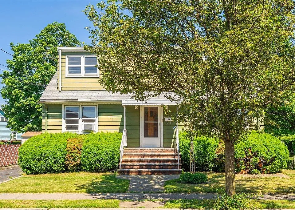 76 Campbell Ave