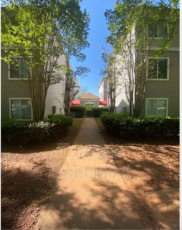 1 bed, 1.0 bath, $615 — Photo 2
