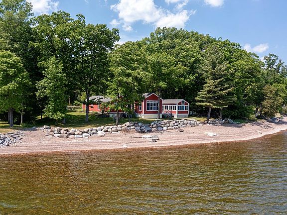 2nd image of 637 Corlear Dr