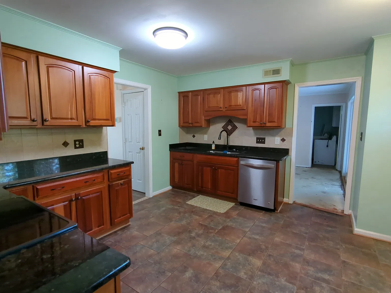 4 bed, 2.5 bath, 2064 sqft, $3,200 — Photo 4
