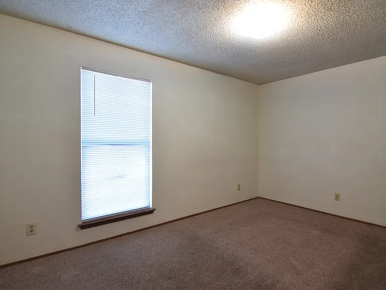 1626 Kelly Dr — Photo 10