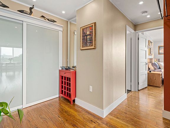 5th image of 990 McLean St #502