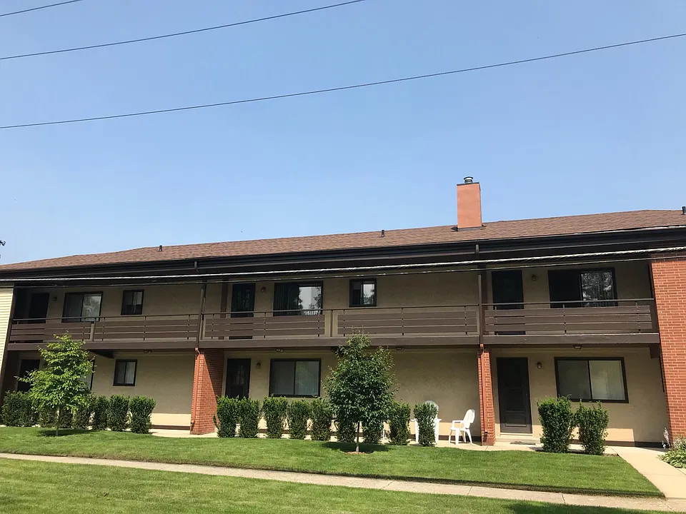 140 Douglas Ave #1C