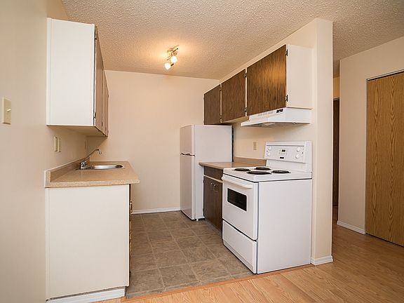 3rd image of 668 28th St W #292869