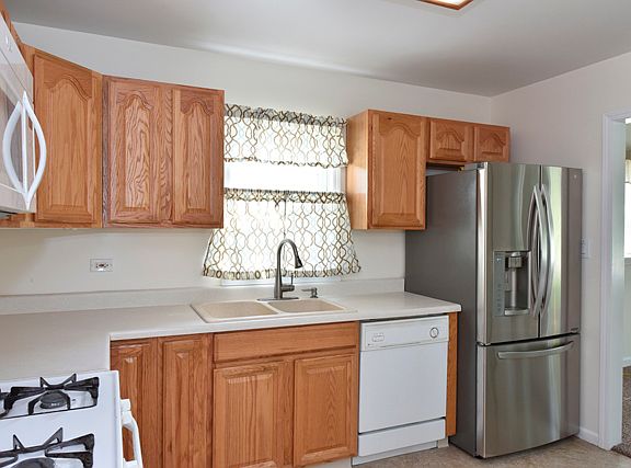 3rd image of 243 Oakdale Ave
