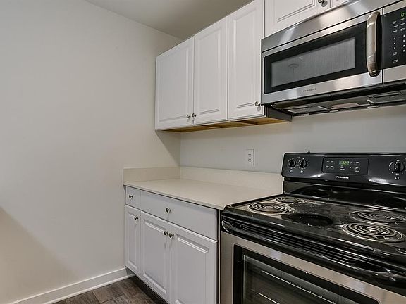 3rd image of 2902 Douglas Ave #103