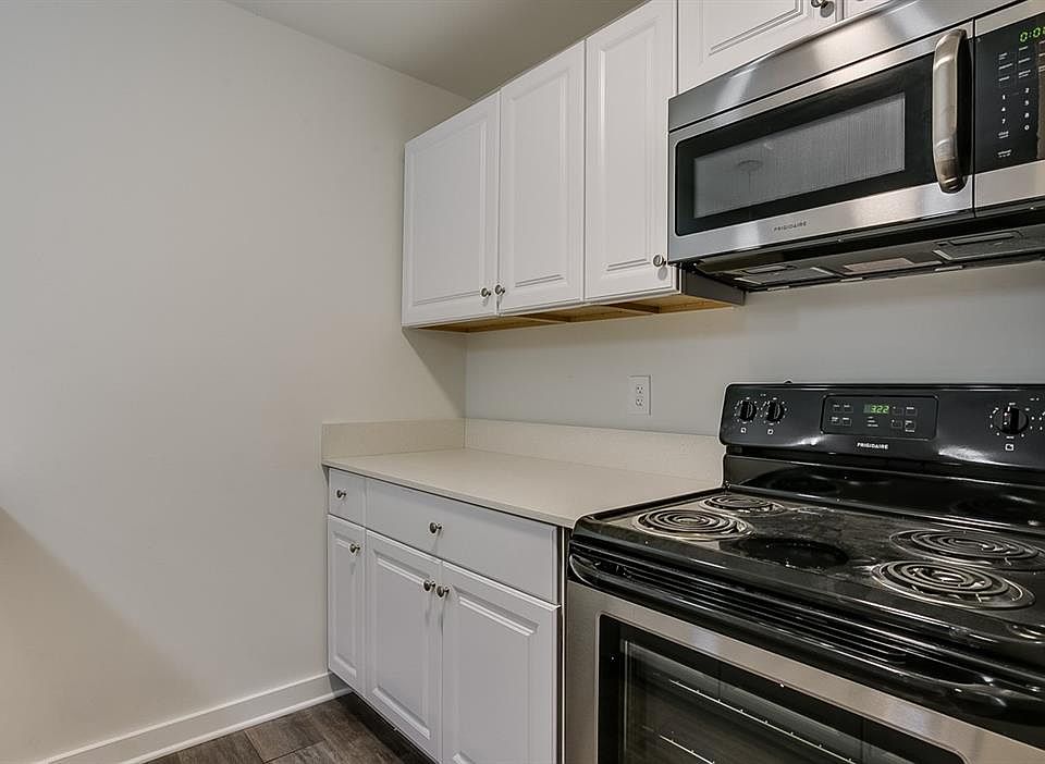 1st image of 2902 Douglas Ave #215