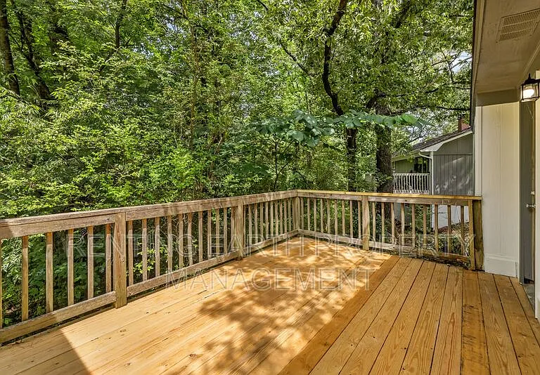 600 Westwood Ave — Photo 19