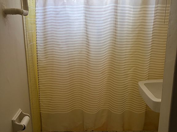 4th image of 129 S Central Ave #4