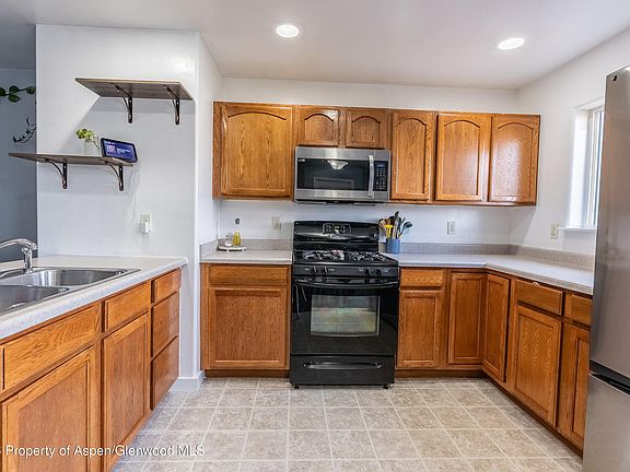 4th image of 2443 Pine Ln