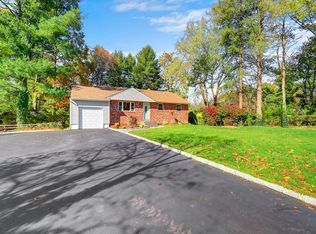 4 Lower Rd, Smithtown, NY 11787