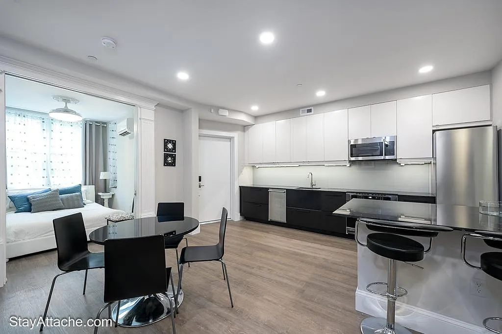 1521 Corcoran St NW — Photo 3
